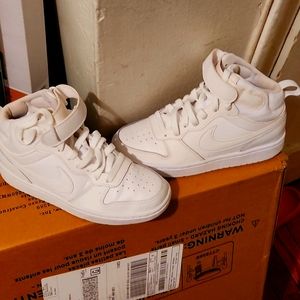 White lil kids Nike Sneaker